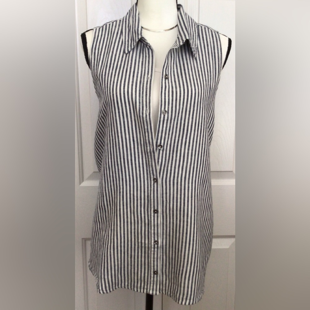 Splendid button down blouse. NWT